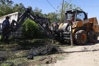 En Barranqueras: El Gobierno Provincial Continúa Con Los Trabajos De Limpieza Y Saneamiento