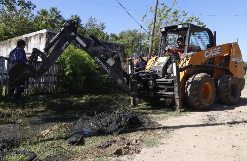 En Barranqueras: El Gobierno Provincial Continúa Con Los Trabajos De Limpieza Y Saneamiento