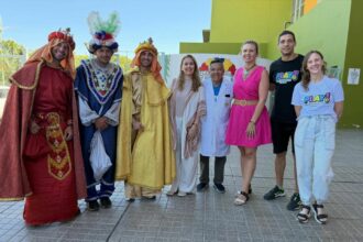 Hospital Pediátrico: Los Reyes Magos Compartieron Un Momento De Esperanza Con Las Familias