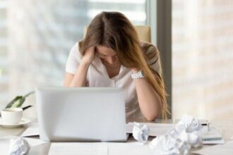 Las nuevas modas reflejan el cansancio de la sociedad actual, según la Inteligencia Artificial