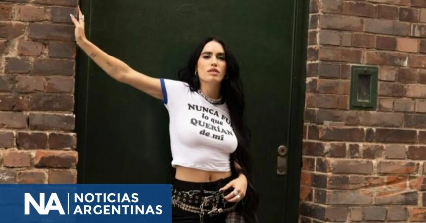 Las vacaciones de Lali: microbikinis, amistades y mucho amor