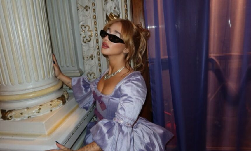 Netflix eligió a Angela Torres para promocionar la nueva temporada de Bridgerton