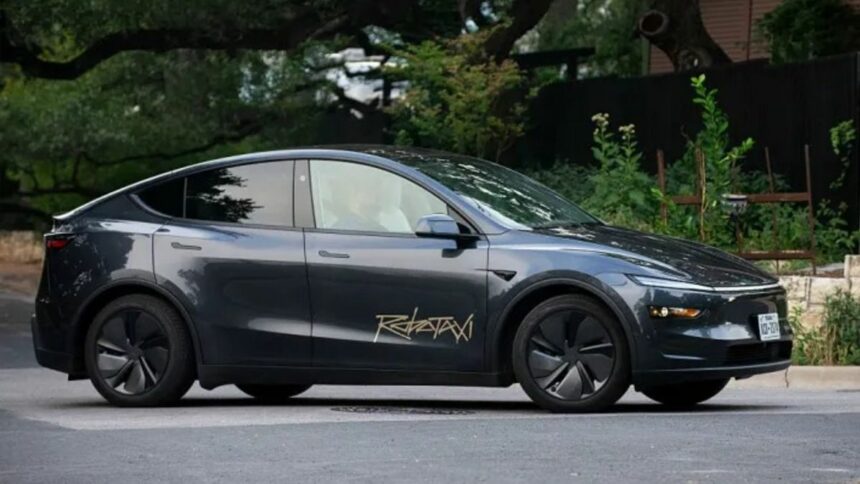 Tesla busca pisar fuerte en la conducción autónoma: más presencia de su robotaxi en Texas y descontinuación del Autopilot