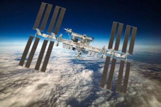 Un satélite chino y un dispositivo Starlink casi chocan y obligó a SpaceX a bajar la órbita