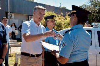 Vedia: El Gobernador Zdero Entregó Móviles Policiales, Equipamiento De Seguridad Y Títulos De Tierras