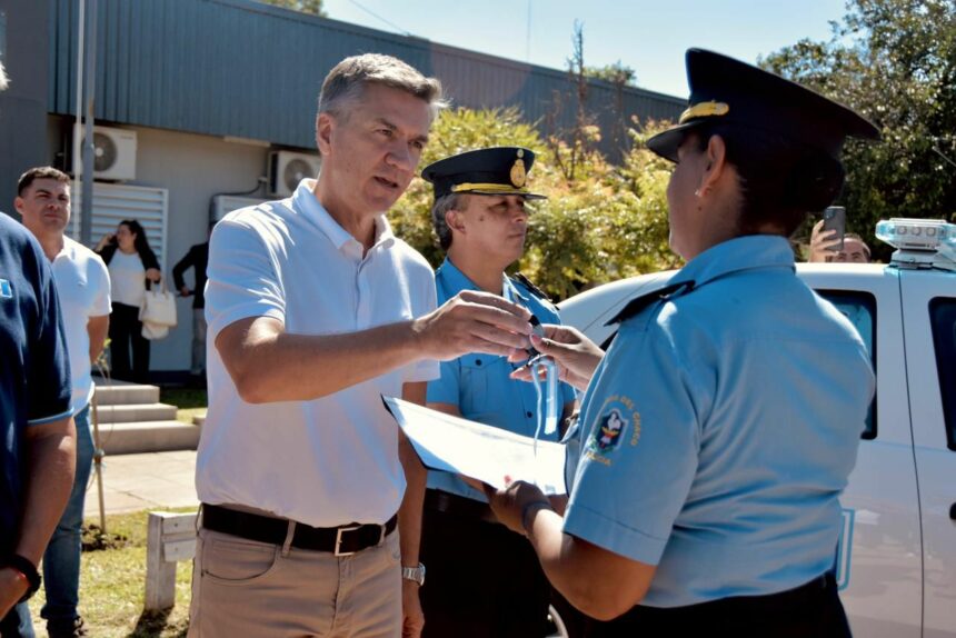 Vedia: El Gobernador Zdero Entregó Móviles Policiales, Equipamiento De Seguridad Y Títulos De Tierras