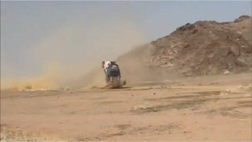 Impactante accidente en el Dakar: el auto de Jesús Calleja quedó destrozado después de dar varias vueltas y debió abandonar la competencia