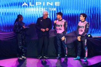 “No tenemos más excusas”, la contundente frase de Flavio Briatore en la presentación del auto de Alpine