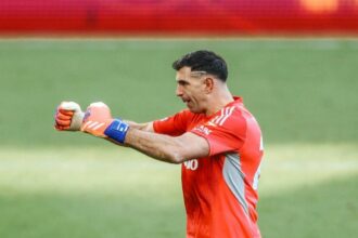 El Aston Villa del “Dibu” Martínez ganó y se consolida como escolta en la Premier League