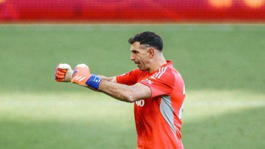 El Aston Villa del “Dibu” Martínez ganó y se consolida como escolta en la Premier League