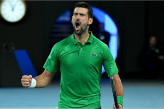 Djokovic logró un histórico triunfo ante Sinner en 5 sets y jugará la final del Abierto de Australia