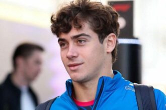 Franco Colapinto recordó sus inicios con una foto junto a Checo Pérez y provocó una respuesta del mexicano