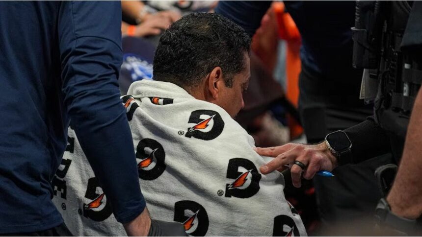 Susto en la NBA: un juez sufrió una grave lesión y abandonó el juego en silla de ruedas