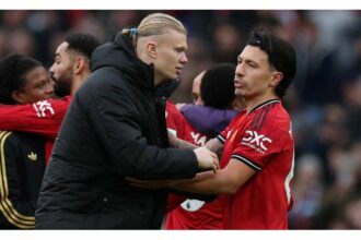 Tras ganar el clásico de Manchester, Lisandro Martínez cruzó a un histórico de los Diablos Rojos