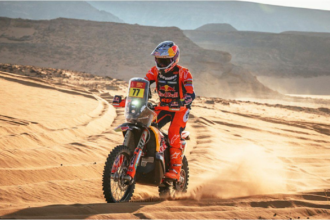 Rally Dakar: Luciano Benavides perdió el liderazgo en motos y el título se define en la última etapa