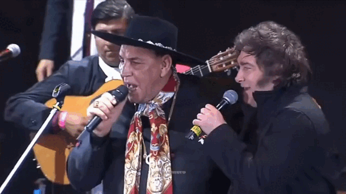 Videos: Javier Milei cantó “Amor salvaje” junto al Chaqueño Palavecino en el Festival de Jesús María