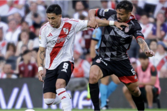 River debuta en el Torneo Apertura visitando a Barracas Central este sábado: hora, TV y formaciones