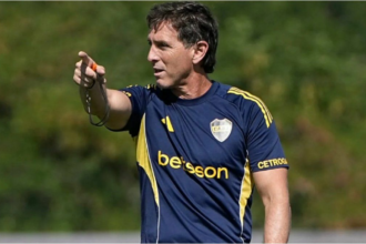 Claudio Úbeda sorprendió con la formación del equipo y hará debutar a los dos refuerzos de Boca