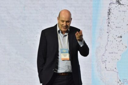 Sturzenegger se metió con una de las polémicas de la reforma laboral: las licencias por enfermedad