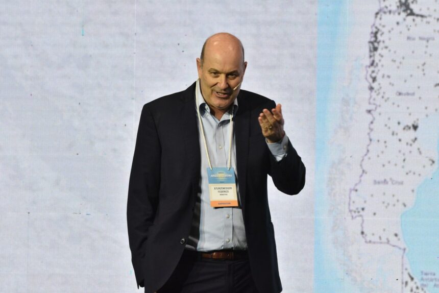 Sturzenegger se metió con una de las polémicas de la reforma laboral: las licencias por enfermedad