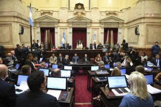 El Gobierno logró la media sanción de la reforma laboral en el Senado