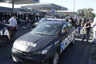 La dura decisión del Gobierno de Santa Fe con los policías que salieron a protestar