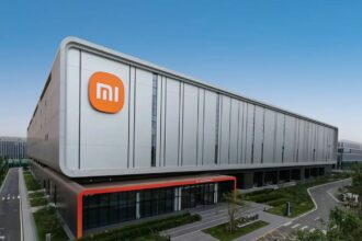 Así funciona la “dark factory” de Xiaomi: opera 24 horas a oscuras, con inteligencia artificial y sin empleados