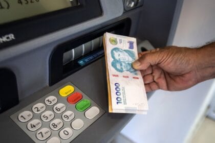 El Gobierno oficializó un nuevo bono de .000 para jubilados y pensionados