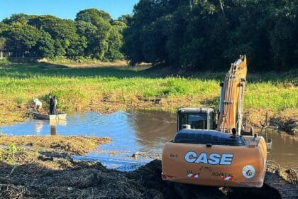Operativo De Limpieza En El Río Negro Frente Al Club Regatas Resistencia
