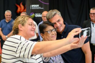 Sueño Completo En Villa ángela: Zdero Entregó Títulos De Propiedad A Familias Que Esperaron Por Décadas