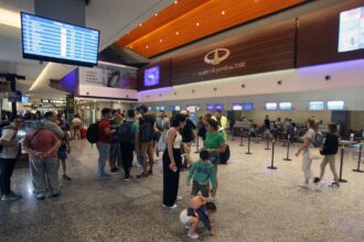 Los controladores aéreos levantaron el paro para este jueves y viernes