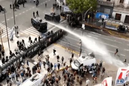 Videos: incidentes en las afueras del Congreso mientras se debate la reforma laboral