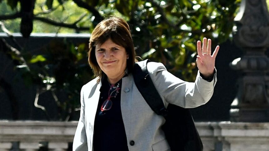 Bullrich le cedió la vicepresidencia del Senado a peronistas aliados y se burló del kirchnerismo: “Ups” Bullrich le cedió la vicepresidencia del Senado a peronistas aliados y se burló del kirchnerismo: “Ups”