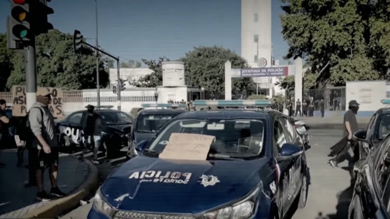 Crisis policial en Santa Fe: el Gobierno revierte sanciones, pero la protesta continúa