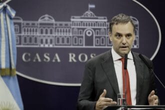 Adorni retomará las conferencias en medio de la polémica y versiones sobre su continuidad