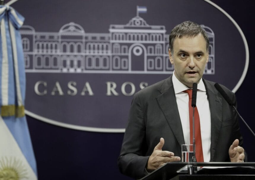 Adorni retomará las conferencias en medio de la polémica y versiones sobre su continuidad