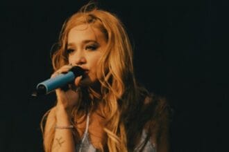 Ángela Torres emocionó al cantar “Como la cigarra” a 50 años del golpe