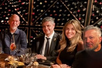 El actor John Malkovich compartió una cena con Jorge Macri en una parrilla en Palermo