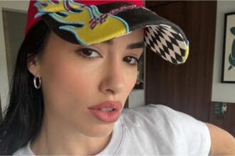 Lali ironizó sobre la frase de Adorni: “Nos estamos deslomando”