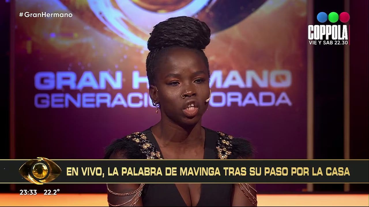 Mavinga reaccionó en vivo a los comentarios racistas de Carmiña: “Muestra lo que es”