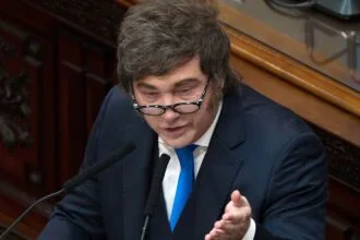 Javier Milei rechazó que Juan Bautista Mahiques tenga vínculos con Chiqui Tapia