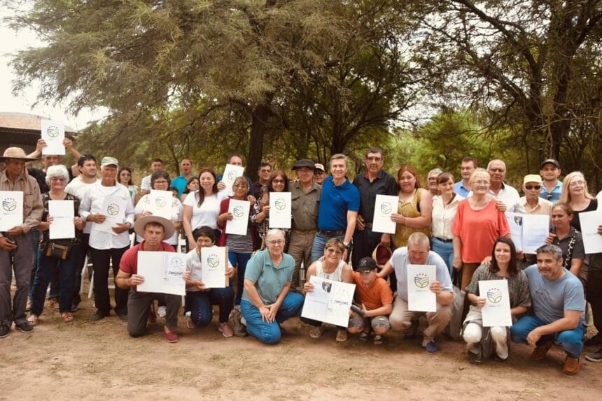 Reparación Histórica: Tras Décadas De Espera, Familias Obtuvieron Sus Títulos De Propiedad Reparación Histórica: Tras Décadas De Espera, Familias Obtuvieron Sus Títulos De Propiedad