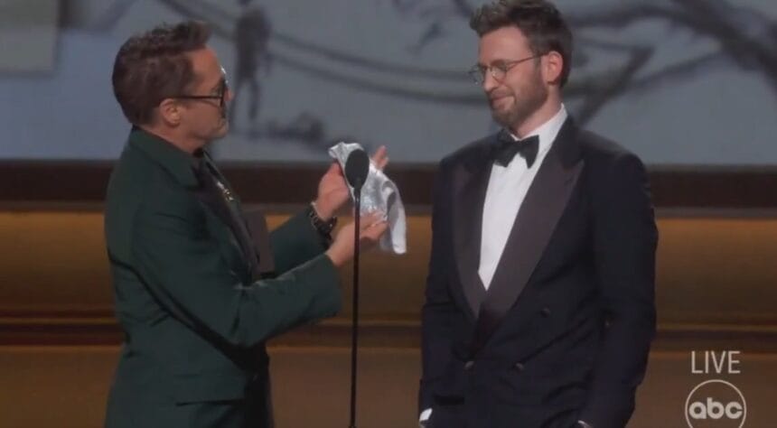 Robert Downey Jr. le dio la tanga de Channing Tatum a Chris Evans en pleno Oscar