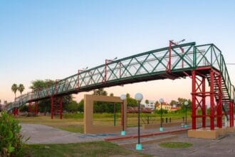 Sáenz Peña celebra los 80 años de la Pasarela con acto, musica en vivo, patio gastronómico y feria de emprendedores