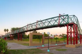 Sáenz Peña celebra los 80 años de la Pasarela con acto, musica en vivo, patio gastronómico y feria de emprendedores