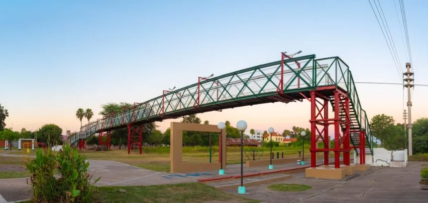 Sáenz Peña celebra los 80 años de la Pasarela con acto, musica en vivo, patio gastronómico y feria de emprendedores