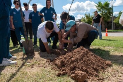 Sáenz Peña:En el marco del Día Forestal Mundial, el Municipio realizó una jornada de forestación con especies autóctonas