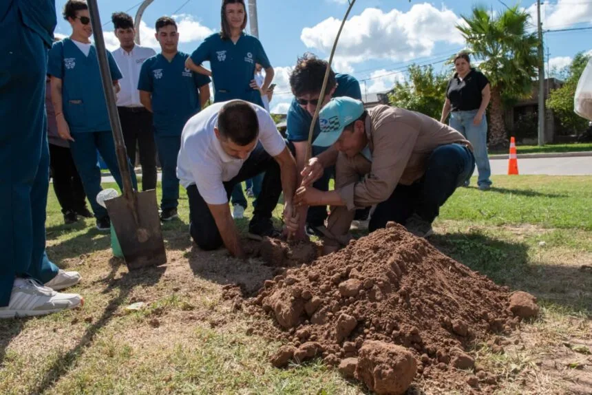 Sáenz Peña:En el marco del Día Forestal Mundial, el Municipio realizó una jornada de forestación con especies autóctonas