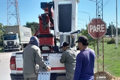 Sáenz Peña: Avanzan las mejoras en el Parque Industrial con instalación de cámaras y mantenimiento integral