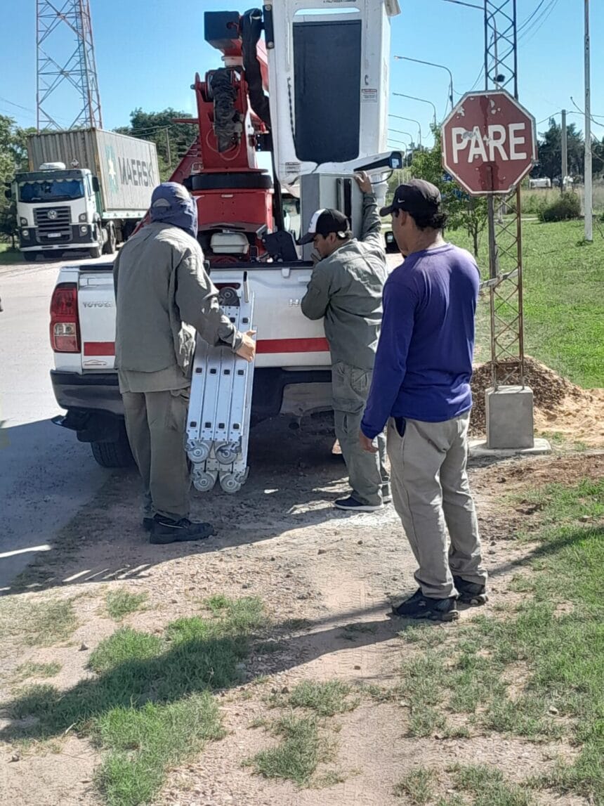 Sáenz Peña: Avanzan las mejoras en el Parque Industrial con instalación de cámaras y mantenimiento integral